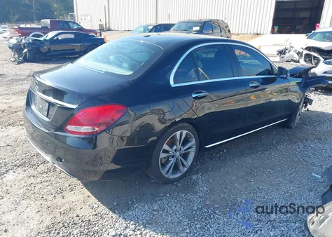 2016 Mercedes-Benz C 300 z USA, uszkodzony, nr VIN 55SWF4JB5GU131936